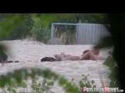 Пасем нудистов на пляже частное видео